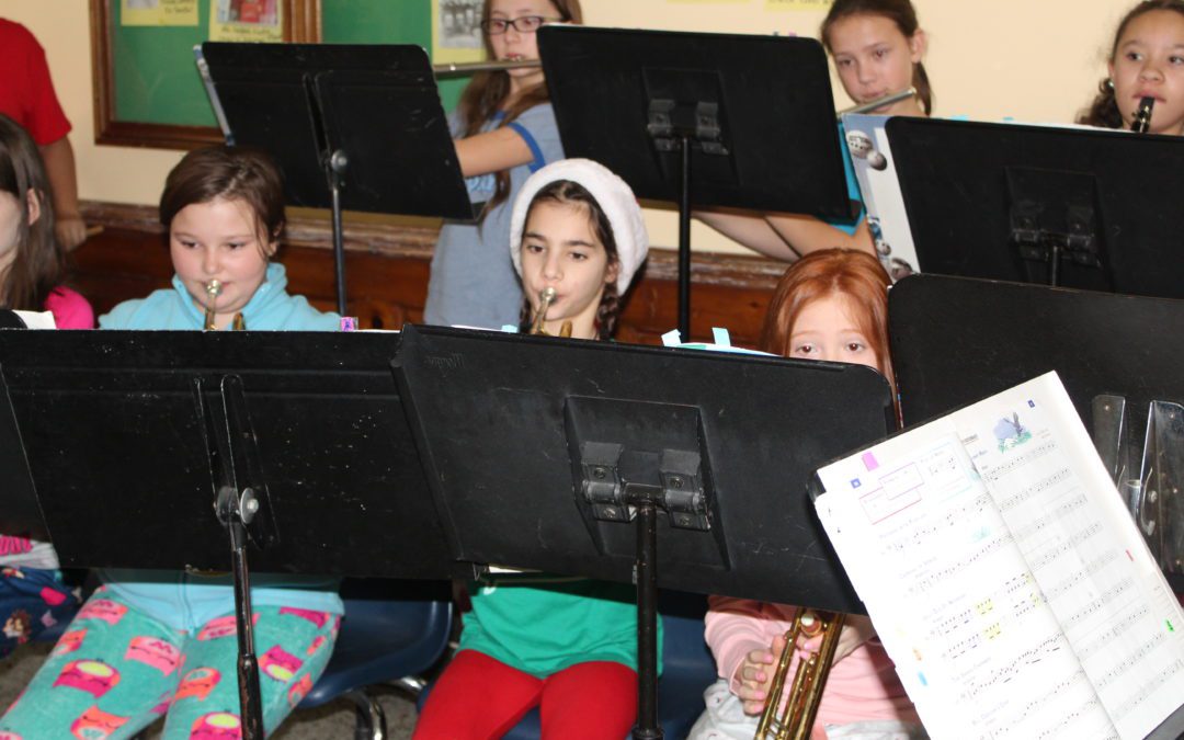 BES 5th Grade Band Students Spread Holiday Cheer