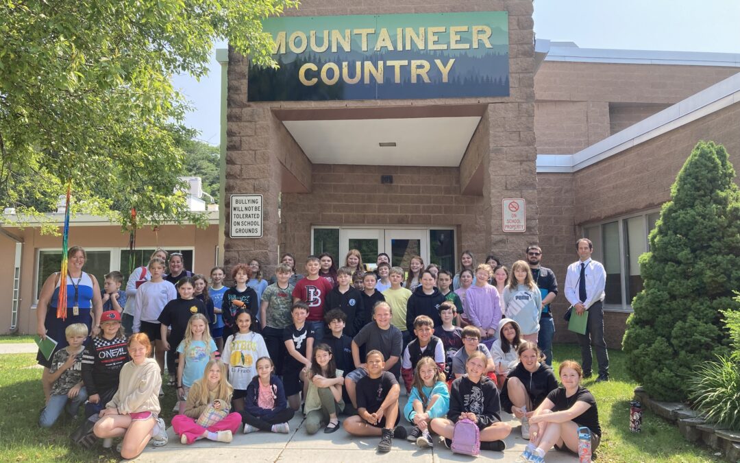 BES 5th Graders Welcomed by Berlin Middle High School Staff and Students